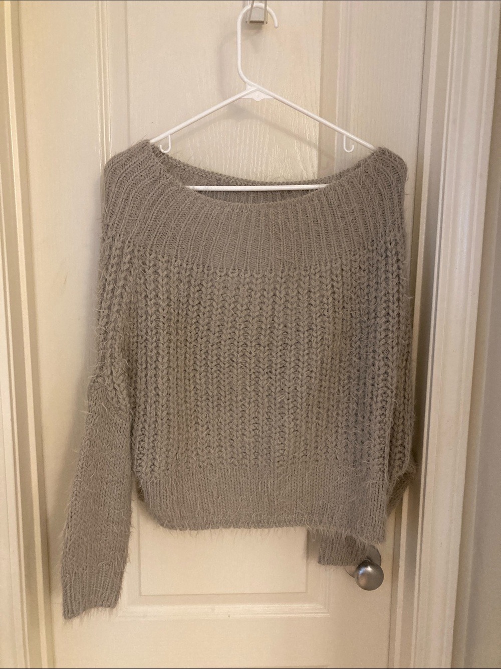 Cozy Women's Chunky Knit Sweater in Light Gray